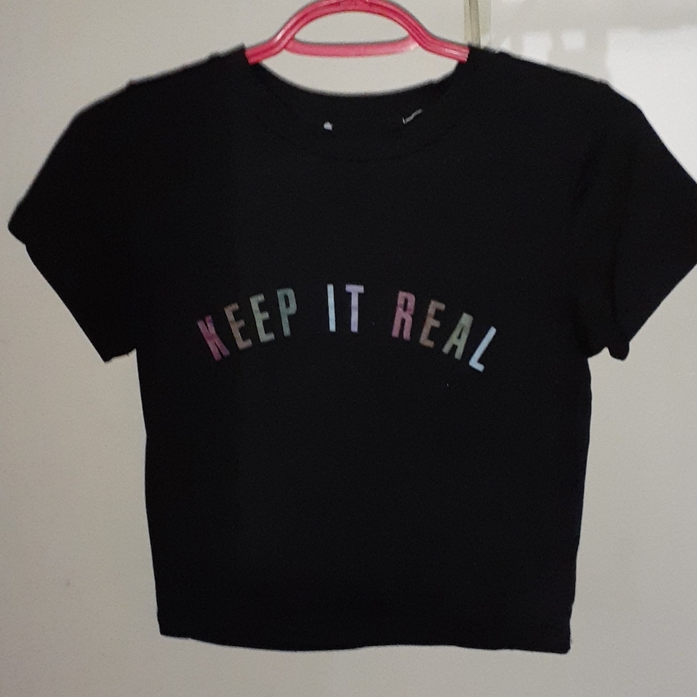 Tight fitting black cropped t-shirt